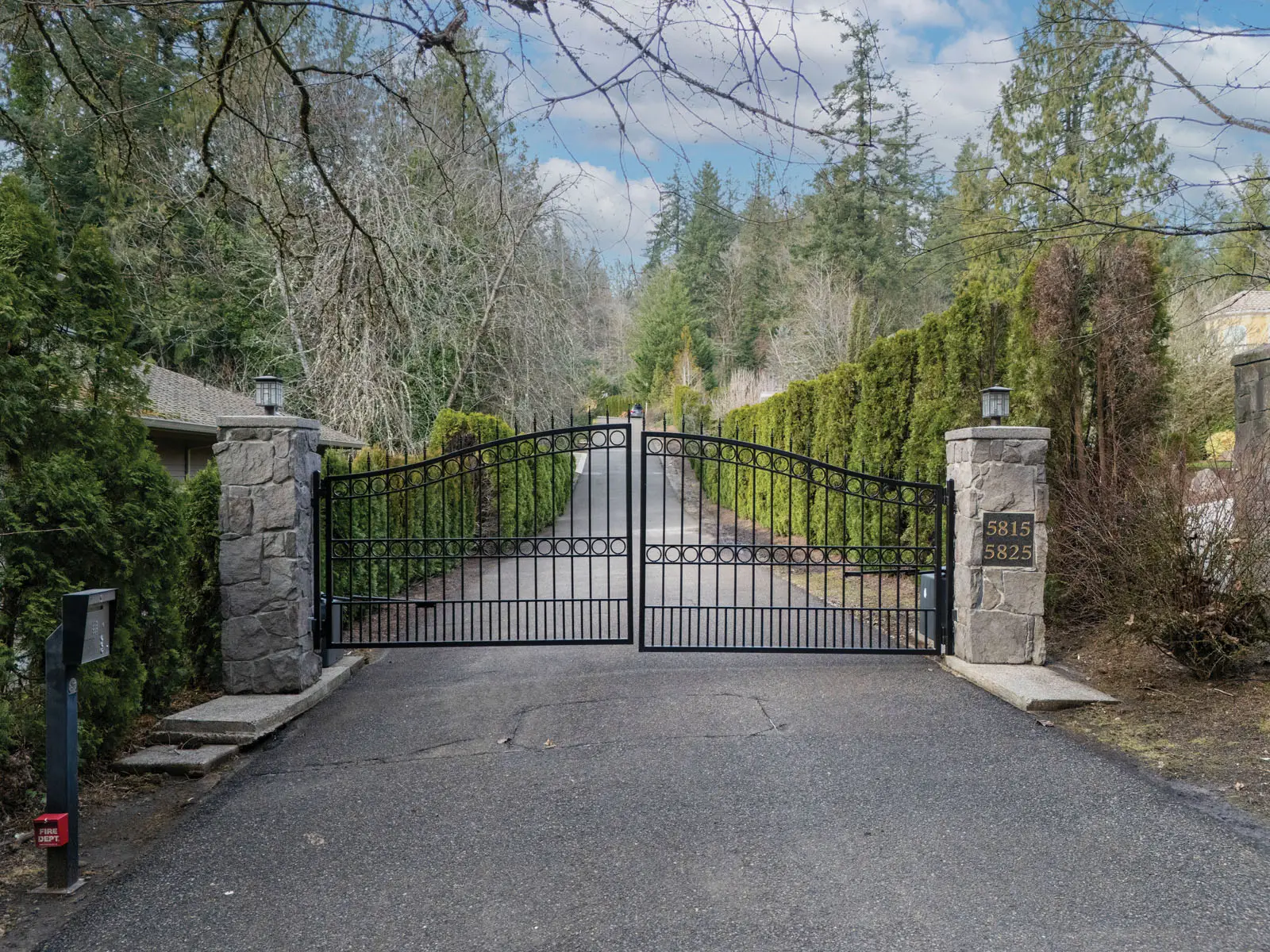 108-5815 SW Patton Rd 97221 Gate