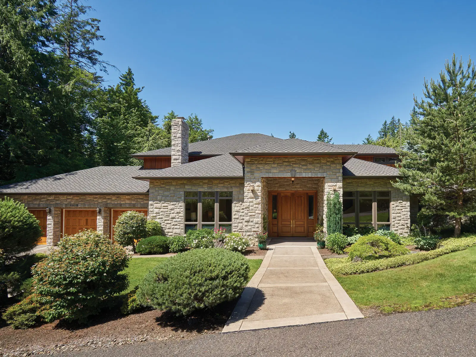 Private Modern Living Meets Timeless Style